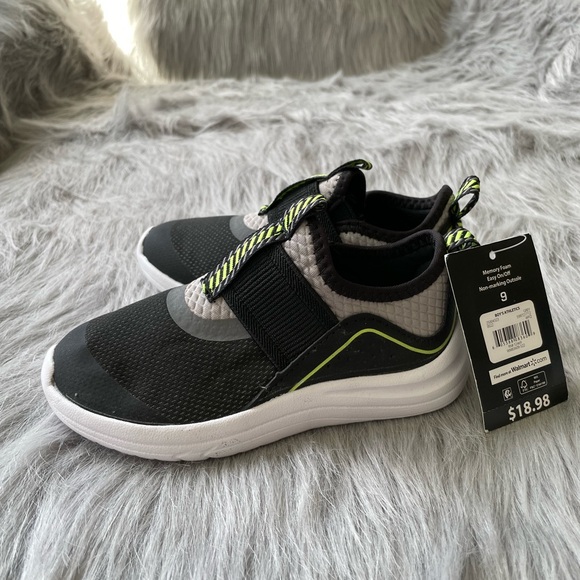 NWT Boys ATHLETICS WORKS Slip On Athletics sneakers. Size 9 - Picture 3 of 6